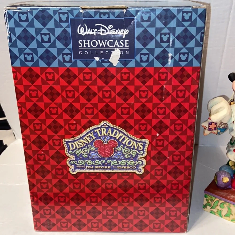 Minnie's Christmas Cheer Disney Traditions 8 inch figure New in Box